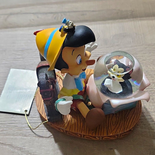 Disney pinocchio snow globe - snow,